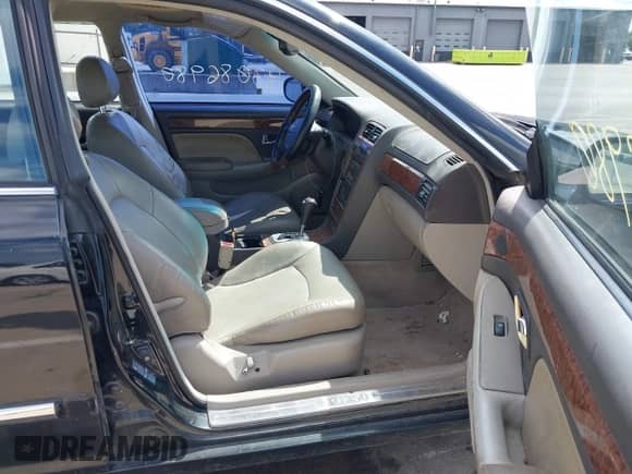 2005 Hyundai XG с VIN KMHFU45E95A405877, выставлен на аукционе IAAI как лот 43086980 с пробегом Не указан миль и . История ставок и продаж доступна на DreamBid. Изображение 5.