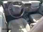 1998 Jeep Wrangler Sport z VIN 1J4FY19S5WP798597, wystawiony jako Copart lot #68707305 z przebiegiem Nie podano mil oraz Szkoda całkowita • Salvage title. Historia ofert i sprzedaży dostępna na DreamBid. Obrazek 8.