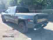 2005 Chevrolet Silverado 1500 LS z VIN 2GCEK13T051336111, wystawiony jako IAAI lot #42639214 z przebiegiem 224 915 mil mil oraz . Historia ofert i sprzedaży dostępna na DreamBid. Obrazek 3.