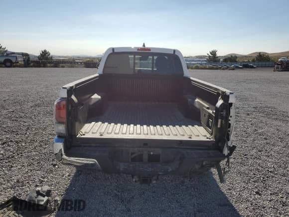 2022 Toyota Tacoma SR z VIN 3TYSZ5ANXNT090384, wystawiony jako Copart lot #80906685 z przebiegiem Nie podano mil oraz Szkoda całkowita • Salvage title. Historia ofert i sprzedaży dostępna na DreamBid. Obrazek 6.