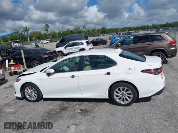 2021 Toyota Camry LE with VIN 4T1C11AK8MU601313, listed as a IAAI auction lot 43383218 with 34,384 mi miles and . Bid and sale history available at DreamBid. Image 14.