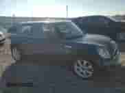 2010 MINI Hardtop S с VIN WMWMF7C52ATX41957, выставлен на аукционе Copart как лот 84436445 с пробегом 131 486 миль миль и Чистый • Clean title. История ставок и продаж доступна на DreamBid. Изображение 4.