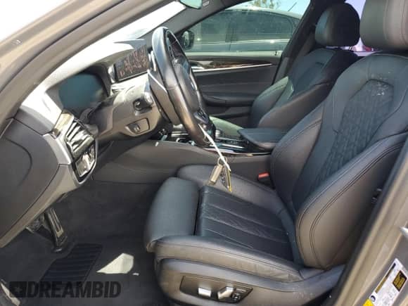 2021 BMW 5 Series 530i z VIN WBA53BH05MCG12177, wystawiony jako Copart lot #65425025 z przebiegiem 10 646 mil mil oraz Szkoda całkowita • Salvage title. Historia ofert i sprzedaży dostępna na DreamBid. Obrazek 7.