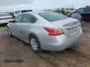 2015 Nissan Altima S z VIN 1N4AL3AP7FN890796, wystawiony jako IAAI lot #43305233 z przebiegiem 131 217 mil mil oraz . Historia ofert i sprzedaży dostępna na DreamBid. Obrazek 3.