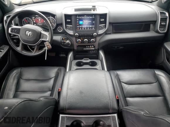 2021 Ram 1500 Big Horn z VIN 1C6SRFMT1MN774182, wystawiony jako Copart lot #54378115 z przebiegiem 63 627 mil mil oraz Szkoda całkowita • Salvage title. Historia ofert i sprzedaży dostępna na DreamBid. Obrazek 8.