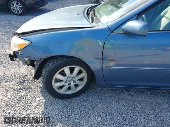 2004 Toyota Camry LE z VIN 4T1BE30K94U893597, wystawiony jako IAAI lot #42987871 z przebiegiem 143 430 mil mil oraz . Historia ofert i sprzedaży dostępna na DreamBid. Obrazek 12.
