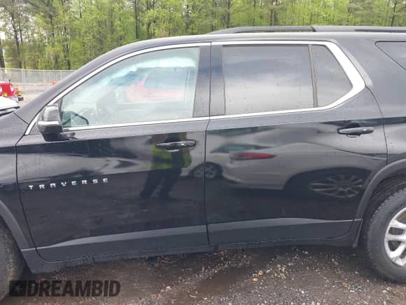 2020 Chevrolet Traverse LT Cloth z VIN 1GNERMKW8LJ169189, wystawiony jako IAAI lot #42004408 z przebiegiem 118 584 mil mil oraz . Historia ofert i sprzedaży dostępna na DreamBid. Obrazek 14.