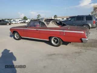 1962 Chevrolet Impala z VIN 21867S264585, wystawiony jako Copart lot #62170595 z przebiegiem 4 729 mil mil oraz Szkoda całkowita • Salvage title. Historia ofert i sprzedaży dostępna na DreamBid. Obrazek 2.
