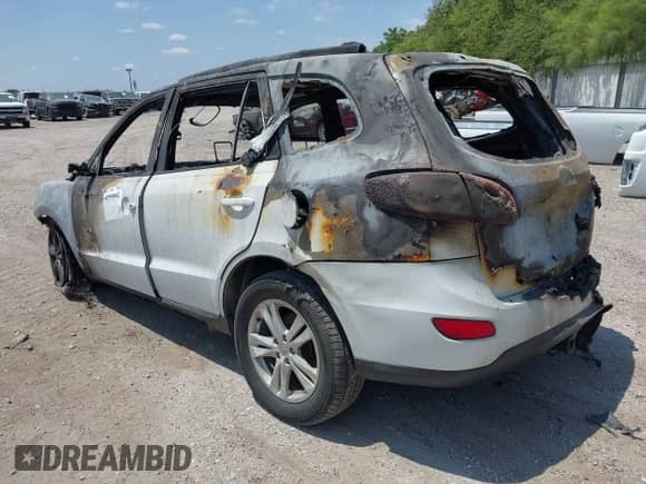2012 Hyundai Santa Fe SE with VIN 5XYZH4AG2CG145574, listed as a IAAI auction lot 42950662 with 257,515 mi miles and . Bid and sale history available at DreamBid. Image 3.