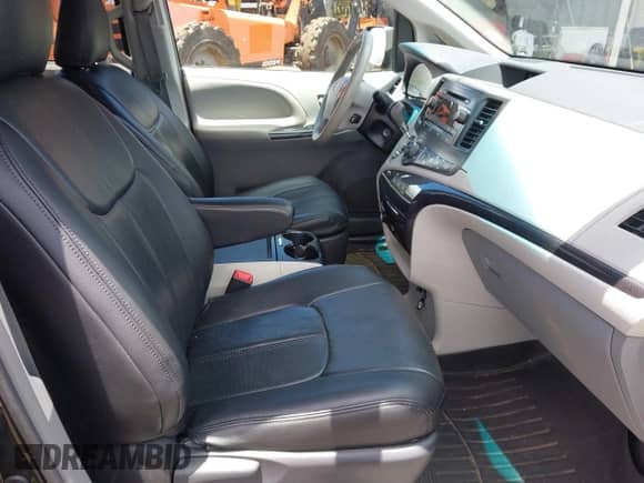 2014 Toyota Sienna SE with VIN 5TDXK3DC4ES429371, listed as a IAAI auction lot 42832556 with 51,702 mi miles and . Bid and sale history available at DreamBid. Image 5.
