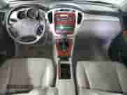 2006 Toyota Highlander w/3rd Row with VIN JTEEP21A560143387, listed as a Copart auction lot 70481495 with 123,921 mi miles and Salvage title. Bid and sale history available at DreamBid. Image 8.