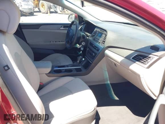 2016 Hyundai Sonata SE z VIN 5NPE24AF6GH403097, wystawiony jako IAAI lot #42893852 z przebiegiem 160 624 mil mil oraz . Historia ofert i sprzedaży dostępna na DreamBid. Obrazek 5.