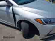 2018 Hyundai Elantra Value Edition z VIN 5NPD84LF4JH329600, wystawiony jako IAAI lot #42971721 z przebiegiem 61 805 mil mil oraz . Historia ofert i sprzedaży dostępna na DreamBid. Obrazek 6.