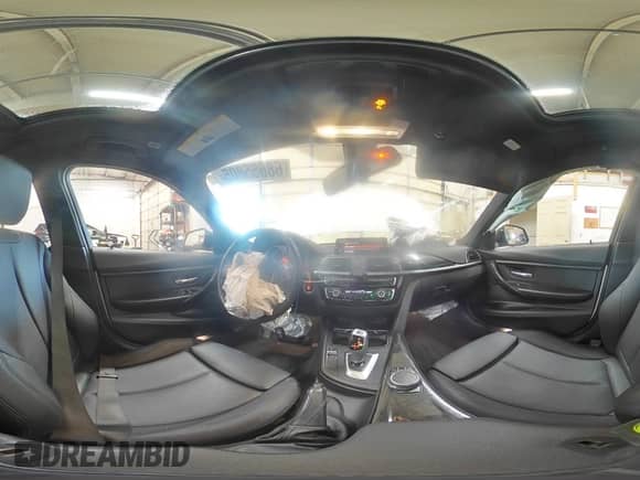 2018 BMW 3 Series 320i xDrive z VIN WBA8E5G56JNU45704, wystawiony jako Copart lot #68655805 z przebiegiem 59 962 mil mil oraz Szkoda całkowita • Salvage title. Historia ofert i sprzedaży dostępna na DreamBid. Obrazek 14.