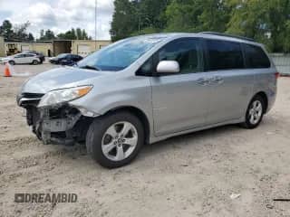 2019 Toyota Sienna LE Auto Access Seat with VIN 5TDKZ3DC0KS982049, listed as a Copart auction lot 69997545 with 183,800 mi miles and Salvage title. Bid and sale history available at DreamBid. Image 1.