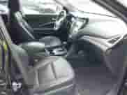 2019 Hyundai Santa Fe SE z VIN KM8SNDHFXKU299210, wystawiony jako IAAI lot #42926385 z przebiegiem 27 438 mil mil oraz . Historia ofert i sprzedaży dostępna na DreamBid. Obrazek 5.