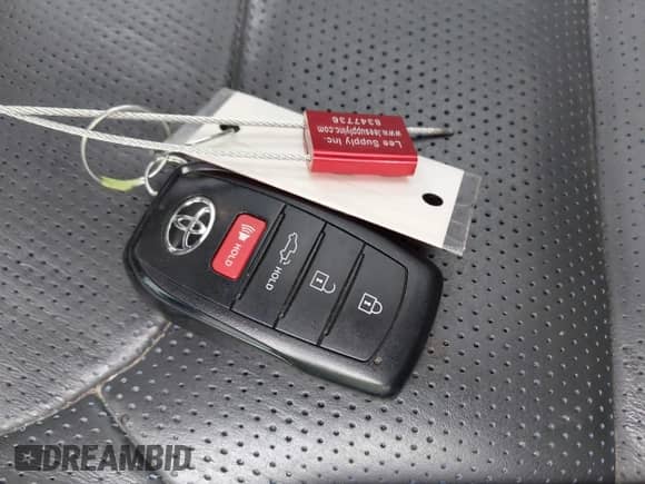 2024 Toyota Tundra Platinum z VIN 5TFNA5DB4RX182558, wystawiony jako IAAI lot #43363749 z przebiegiem 21 696 mil mil oraz . Historia ofert i sprzedaży dostępna na DreamBid. Obrazek 11.