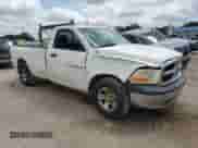 2012 Ram 1500 ST z VIN 3C6JD6DP6CG105734, wystawiony jako Copart lot #65478125 z przebiegiem 382 895 mil mil oraz Szkoda całkowita • Salvage title. Historia ofert i sprzedaży dostępna na DreamBid. Obrazek 4.