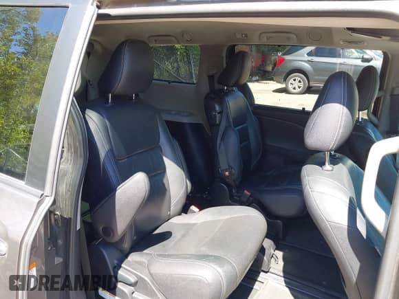 2016 Toyota Sienna SE with VIN 5TDXK3DC8GS755869, listed as a IAAI auction lot 42623098 with 130,465 mi miles and . Bid and sale history available at DreamBid. Image 8.