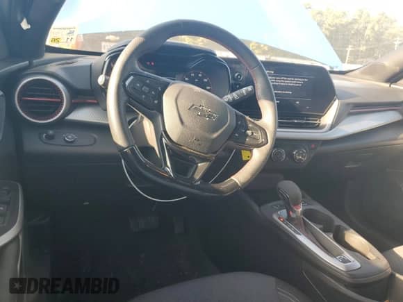 2025 Chevrolet Trax 1RS с VIN KL77LGEP2SC147343, выставлен на аукционе Copart как лот 68708435 с пробегом 4 865 миль миль и Списание • Salvage title. История ставок и продаж доступна на DreamBid. Изображение 8.