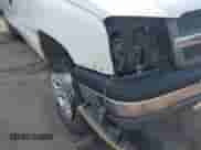 2005 Chevrolet Silverado 1500 LS z VIN 2GCEC19V951364379, wystawiony jako IAAI lot #43260409 z przebiegiem 160 813 mil mil oraz . Historia ofert i sprzedaży dostępna na DreamBid. Obrazek 6.