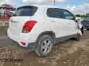 2022 Chevrolet Trax LS z VIN KL7CJNSM9NB538552, wystawiony jako Copart lot #70945105 z przebiegiem 95 182 mil mil oraz Szkoda całkowita • Salvage title. Historia ofert i sprzedaży dostępna na DreamBid. Obrazek 3.