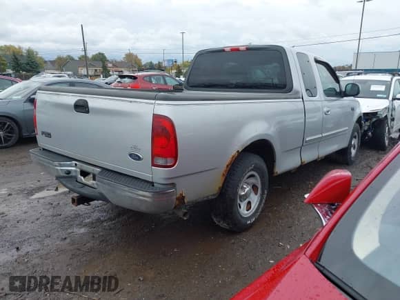 2003 Ford F-150 XL с VIN 1FTRX17213NB82511, выставлен на аукционе IAAI как лот 43583043 с пробегом Не указан миль и . История ставок и продаж доступна на DreamBid. Изображение 4.