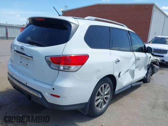 2016 Nissan Pathfinder S with VIN 5N1AR2MN3GC646598, listed as a IAAI auction lot 42617741 with 129,303 mi miles and . Bid and sale history available at DreamBid. Image 4.