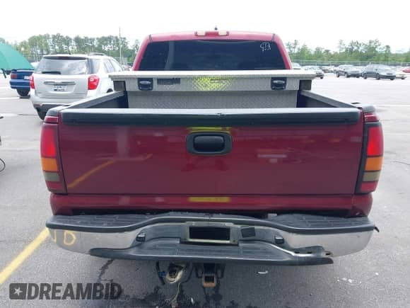 2004 GMC Sierra 1500 SLE z VIN 2GTEK13TX41417048, wystawiony jako IAAI lot #42403447 z przebiegiem 222 760 mil mil oraz . Historia ofert i sprzedaży dostępna na DreamBid. Obrazek 16.