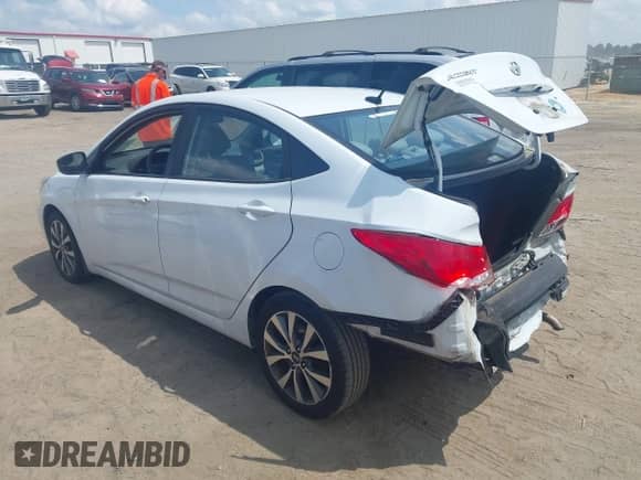 2017 Hyundai Accent SE z VIN KMHCT4AE2HU340627, wystawiony jako IAAI lot #42765503 z przebiegiem 89 841 mil mil oraz . Historia ofert i sprzedaży dostępna na DreamBid. Obrazek 3.