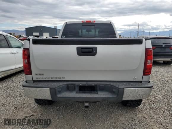 2010 Chevrolet Silverado 1500 LT with VIN 1GCSKSE35AZ123274, listed as a Copart auction lot 84593625 with 123,761 mi miles and Salvage title. Bid and sale history available at DreamBid. Image 6.