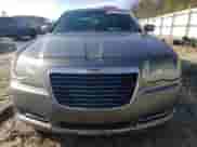 2012 Chrysler 300 S z VIN 2C3CCABGXCH115603, wystawiony jako Copart lot #85308264 z przebiegiem 187 591 mil mil oraz Czysty tytuł • Clean title. Historia ofert i sprzedaży dostępna na DreamBid. Obrazek 5.