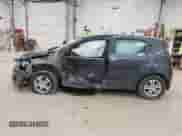 2012 Chevrolet Sonic LT z VIN 1G1JC6SH1C4223431, wystawiony jako IAAI lot #43227518 z przebiegiem 114 112 mil mil oraz . Historia ofert i sprzedaży dostępna na DreamBid. Obrazek 15.