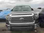 2019 Toyota Tundra Limited z VIN 5TFSY5F10KX246376, wystawiony jako Copart lot #75479174 z przebiegiem Nie podano mil oraz Nie do naprawy • Non repairable. Historia ofert i sprzedaży dostępna na DreamBid. Obrazek 5.