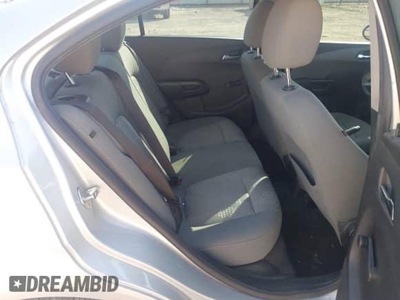 2014 Chevrolet Sonic LS z VIN 1G1JB5SH5E4121792, wystawiony jako IAAI lot #42955780 z przebiegiem 151 553 mil mil oraz . Historia ofert i sprzedaży dostępna na DreamBid. Obrazek 8.