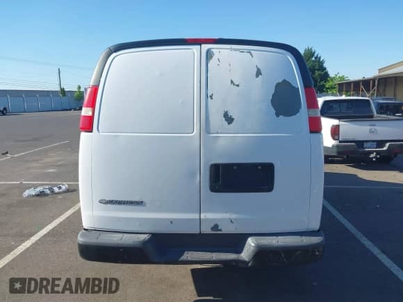 2007 Chevrolet Express Cargo with VIN 1GCGG25V471214293, listed as a IAAI auction lot 42369905 with 306,629 mi miles and . Bid and sale history available at DreamBid. Image 16.