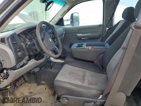 2009 Chevrolet Silverado 2500HD Work Truck z VIN 1GCHK49K89E131377, wystawiony jako Copart lot #55163205 z przebiegiem 169 356 mil mil oraz Szkoda całkowita • Salvage title. Historia ofert i sprzedaży dostępna na DreamBid. Obrazek 7.