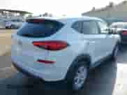 2019 Hyundai Tucson SE z VIN KM8J23A49KU859337, wystawiony jako IAAI lot #43526370 z przebiegiem 54 968 mil mil oraz . Historia ofert i sprzedaży dostępna na DreamBid. Obrazek 4.