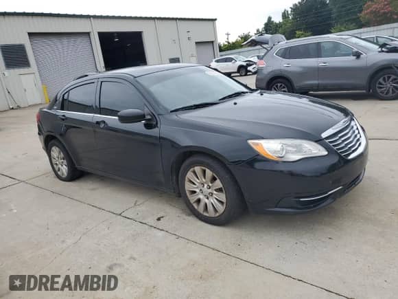 2014 Chrysler 200 LX with VIN 1C3CCBAB2EN211523, listed as a Copart auction lot 67131705 with 150,293 mi miles and Salvage title. Bid and sale history available at DreamBid. Image 4.