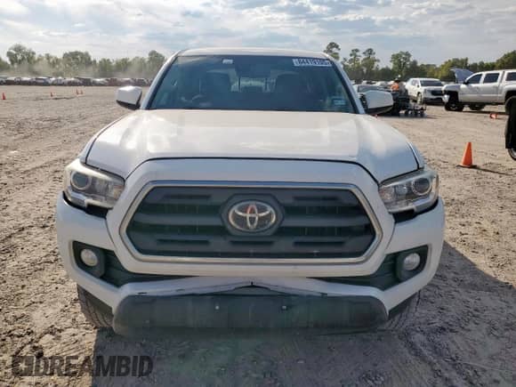 2018 Toyota Tacoma SR5 z VIN 5TFAZ5CN8JX067033, wystawiony jako Copart lot #84419105 z przebiegiem 140 066 mil mil oraz Szkoda całkowita • Salvage title. Historia ofert i sprzedaży dostępna na DreamBid. Obrazek 5.