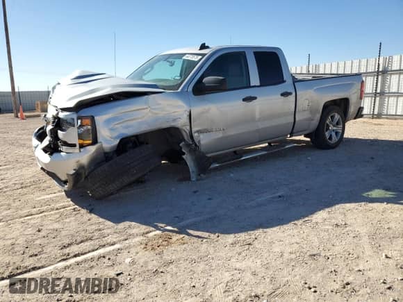 2018 Chevrolet Silverado 1500 Custom z VIN 1GCRCPEH8JZ328981, wystawiony jako Copart lot #44075575 z przebiegiem 56 742 mil mil oraz Szkoda całkowita • Salvage title. Historia ofert i sprzedaży dostępna na DreamBid. Obrazek 1.