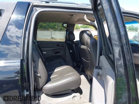 2005 Chevrolet Avalanche LS z VIN 3GNEK12Z65G156104, wystawiony jako IAAI lot #42907722 z przebiegiem 132 046 mil mil oraz . Historia ofert i sprzedaży dostępna na DreamBid. Obrazek 8.