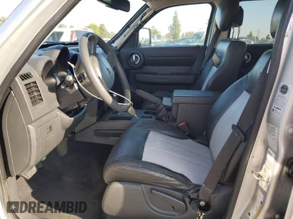2011 Dodge Nitro Heat with VIN 1D4PT4GX6BW500621, listed as a Copart auction lot 81958685 with 171,892 mi miles and Salvage title. Bid and sale history available at DreamBid. Image 7.