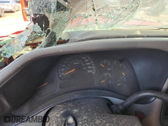 2003 Chevrolet Silverado 2500HD LT z VIN 1GCHK23183F121924, wystawiony jako Copart lot #69991675 z przebiegiem Nie podano mil oraz Nie do naprawy • Non repairable. Historia ofert i sprzedaży dostępna na DreamBid. Obrazek 9.