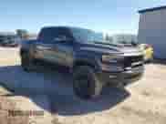 2021 Ram 1500 z VIN NCS107300, wystawiony jako Copart lot #50989205 z przebiegiem 25 121 mil mil oraz Szkoda całkowita • Salvage title. Historia ofert i sprzedaży dostępna na DreamBid. Obrazek 4.