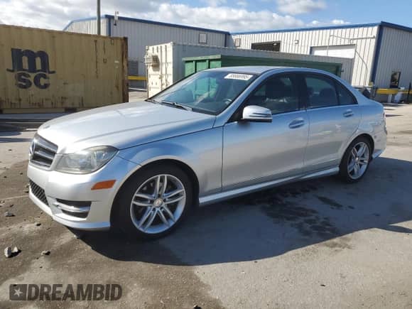 2014 Mercedes-Benz C 250 Sport с VIN WDDGF4HB6EG210133, выставлен на аукционе Copart как лот 85666995 с пробегом 157 451 миль миль и Списание • Salvage title. История ставок и продаж доступна на DreamBid. Изображение 1.