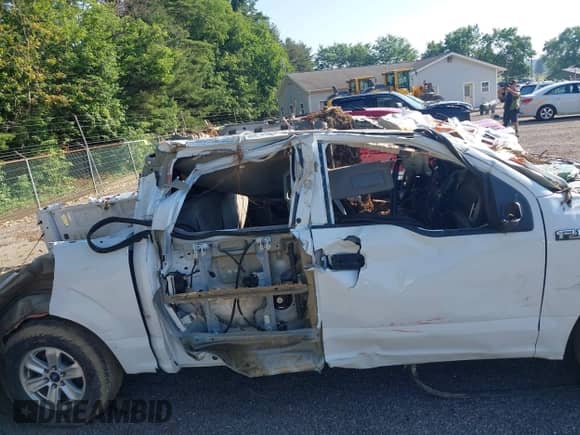 2015 Ford F-150 XLT с VIN 1FTEW1E86FFA81911, выставлен на аукционе IAAI как лот 42621418 с пробегом Не указан миль и . История ставок и продаж доступна на DreamBid. Изображение 16.