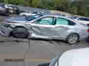 2016 Chevrolet Impala LT z VIN 2G1105SA8G9138532, wystawiony jako IAAI lot #43269051 z przebiegiem 141 773 mil mil oraz . Historia ofert i sprzedaży dostępna na DreamBid. Obrazek 14.