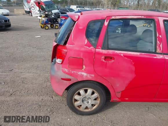 2004 Chevrolet Aveo LS z VIN KL1TJ62644B152895, wystawiony jako IAAI lot #41478097 z przebiegiem 5 212 mil mil oraz . Historia ofert i sprzedaży dostępna na DreamBid. Obrazek 6.
