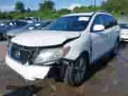 2014 Nissan Pathfinder S z VIN 5N1AR2MN0EC612986, wystawiony jako IAAI lot #42664428 z przebiegiem 175 984 mil mil oraz . Historia ofert i sprzedaży dostępna na DreamBid. Obrazek 2.